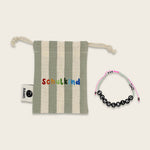 Perlenarmband Schulkind in mint/pink, schwarzen Buchstabenperlen