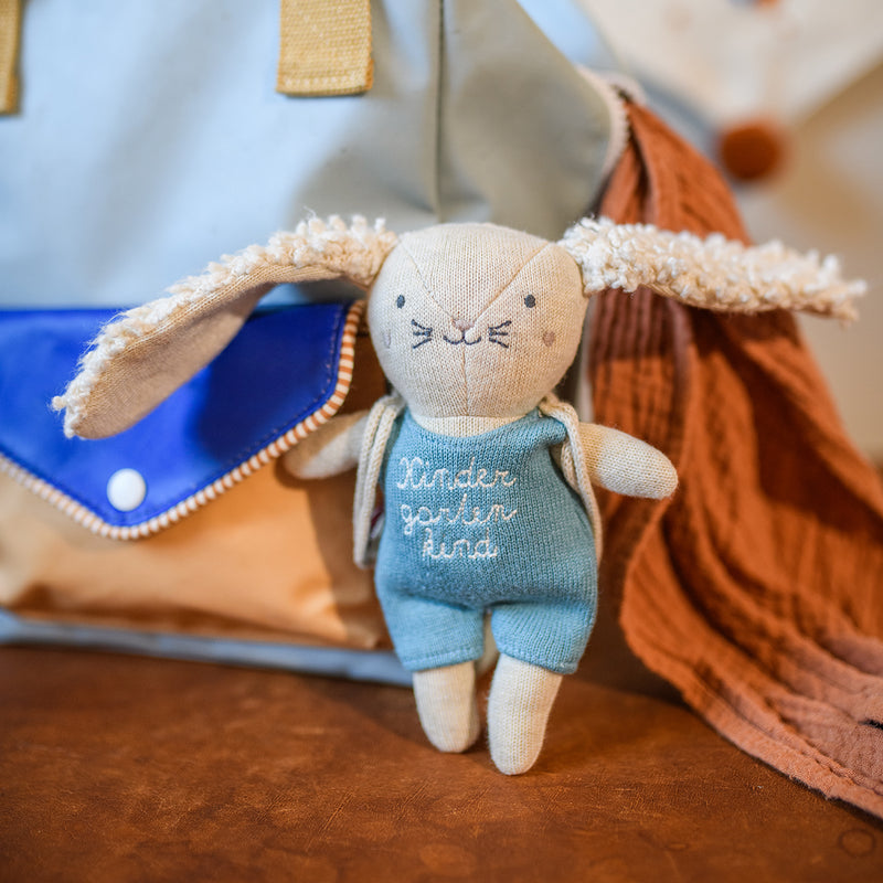 Hase KINDERGARTENKIND mit Rucksack hellblau