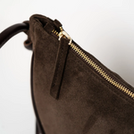 Mini-Halbmond-Umhängetasche mit Knoten - Wildleder Mokka
