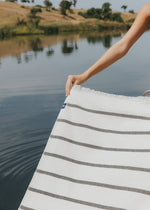 Schwarz gestreiftes Strandtuch 100x180 cm