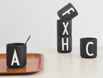 ABC Cups Schwarz - Design Letters