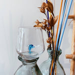 Glas mit Delphin