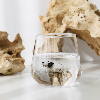 Glas mit Hund