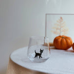 Glas mit weißer Katze
