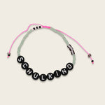 Perlenarmband Schulkind in mint/pink, schwarzen Buchstabenperlen