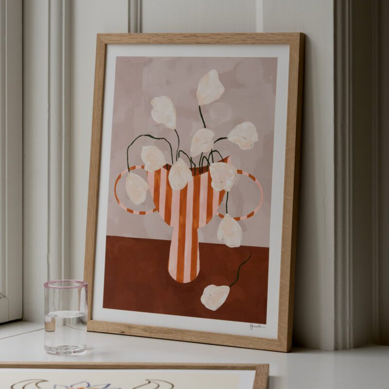 Poster WHITE FLOWERS IN STRIPED VASE 30x40 cm