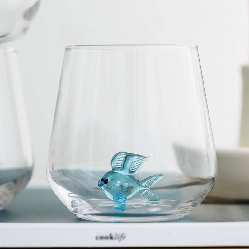 Glas mit Fisch