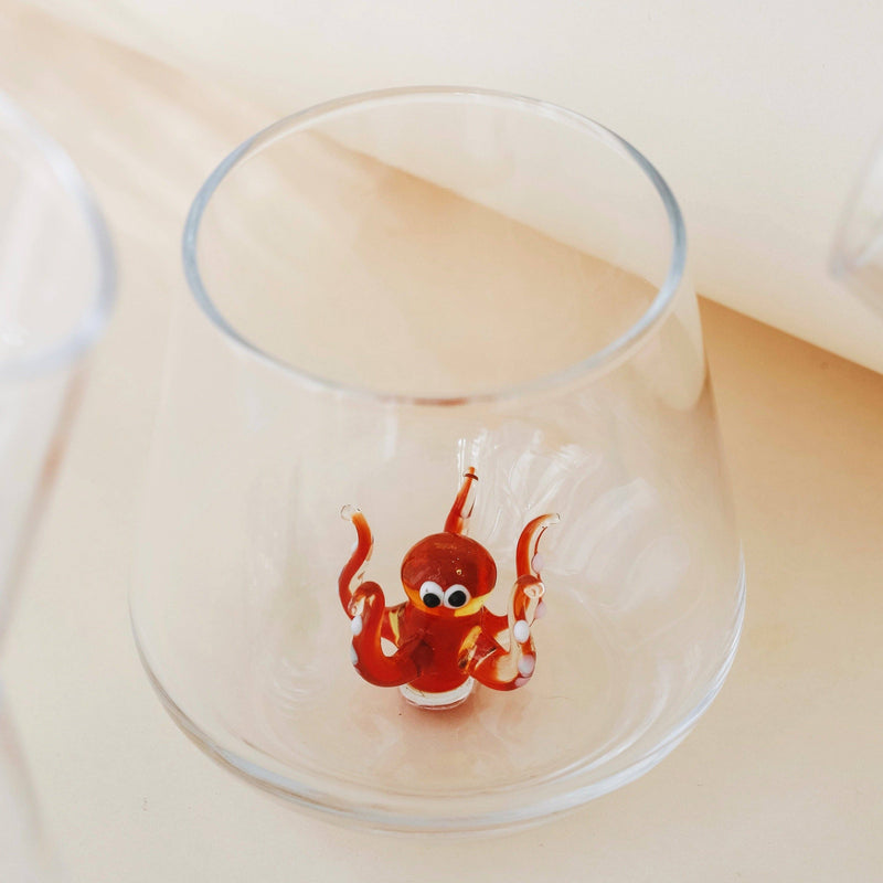 Glas mit Oktopus